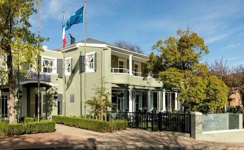 Protea Room Franschhoek Central, Забронировать Отель Отели Франсхук с парковкой, рядом с Huguenot Memorial Museum, Парковка
