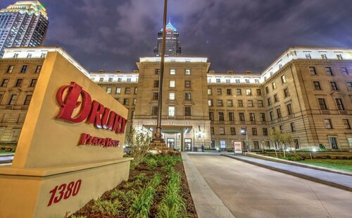 Drury Plaza Hotel Cleveland Downtown, Забронировать Отель Отели Кливленда 4 звезды, рядом с Здание банка Хинтингтон, 4*