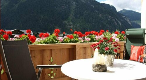 Vronis Waldhaus ADULTS ONLY, Prenota Hotel Hotel a Tirolo con parcheggio, Parcheggio