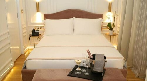 Divina, Rezervasyon Otel Tiran 