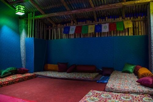 Nomad's Den - A Backpacker Hostel, Забронировать Хостел Хостелы Манали, Хостел