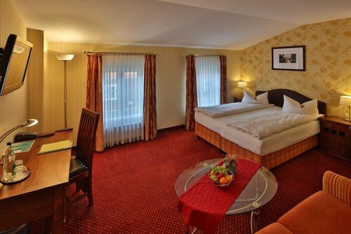 Hotel Elefant, Забронировать Отель Отели Мекленбург-Померания с парковкой, Парковка
