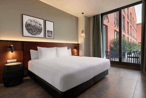 Отель Dolce by Wyndham Barcelona Resort, Забронировать Курортный отель Отели Сан-Эстеве-Сесровирес с парковкой, Парковка
