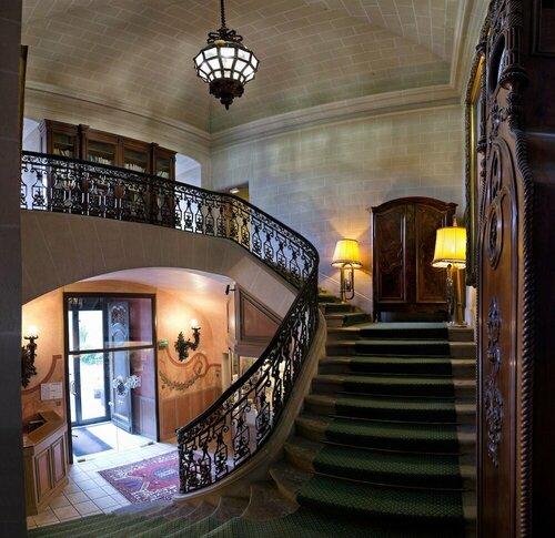 Château de Coudrée, Book Hotel Hoteller i Rhône-Alps med parkering, Parkering