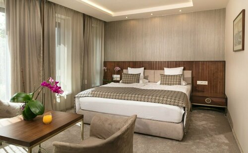 Hotel Kálvária Superior, Забронировать Отель Отели Дьёр с парковкой, Парковка