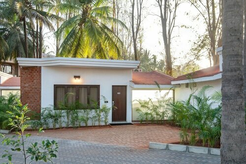 Royal Orchid Resort & Convention Centre, Boek Resort Hotels in Bangalore met zwembad, Zwembad