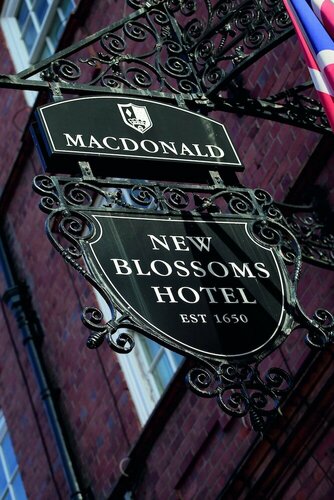 Macdonald New Blossoms Hotel, Chester, Забронировать Отель Отели Честера с завтраком, рядом с Университет Честера, Завтраки