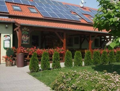 Hotel Selsky Dvur, Забронировать Отель Отели Моравской Словакии с парковкой, Парковка