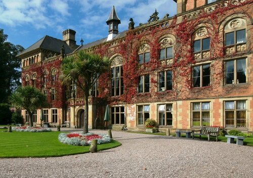 Soughton Hall Country House Hotel, Book Hotel Hoteller i North Wales med parkering, Parkering