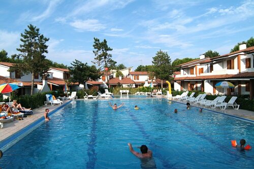 Villaggio SOLE B, Забронировать Отель Отели Бибионе-Пинеда с парковкой, Парковка