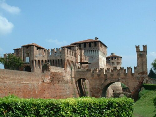 Bes Hotel Cremona Soncino, Забронировать Отель Сончино Ломбардия