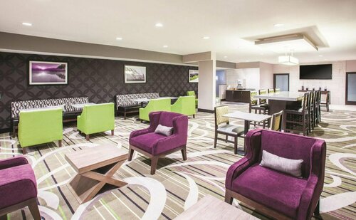 La Quinta Inn & Suites by Wyndham Cedar Rapids, Забронировать Отель Отели Айова с завтраком, Завтраки