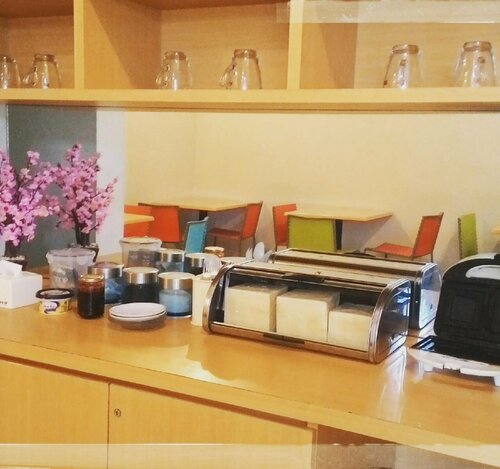 SWK 95 Hotel, Prenota Hotel Hotel 3 stelle a Wonocolo, 3*