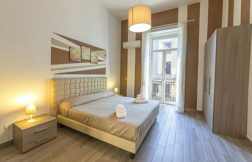 Be Italian Flat Duomo 319, Забронировать Отель «постель и завтрак» Неаполь Кампания, рядом с Церковь и монастырь Сан-Лоренцо-Маджоре