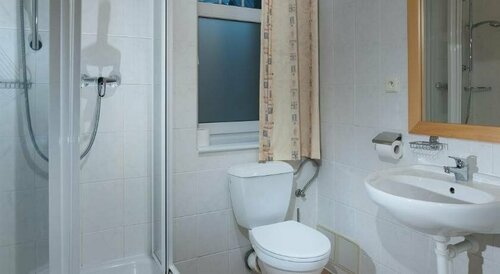 Hotel Domovina, Забронировать Отель Отели Шпиндлерув-Млин с парковкой, рядом с Горнолыжный подъемник Святого Петра на горе План, Парковка