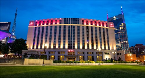 Hilton Nashville Downtown, Book Hotel Hoteller i Tennessee med parkering, Parkering
