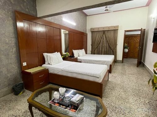 Rehaish Inn Guest House, Rezervasyon Misafirhane PECHS Otoparklı Oteller, Otopark