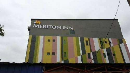 Meriton Inn Hotel