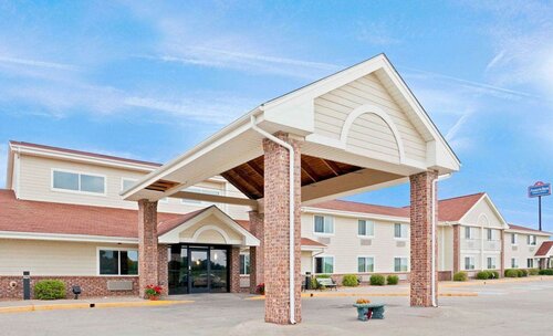 AmericInn Lodge and Suites of Manitowoc, Boek Hotel Manitowoc Wisconsin