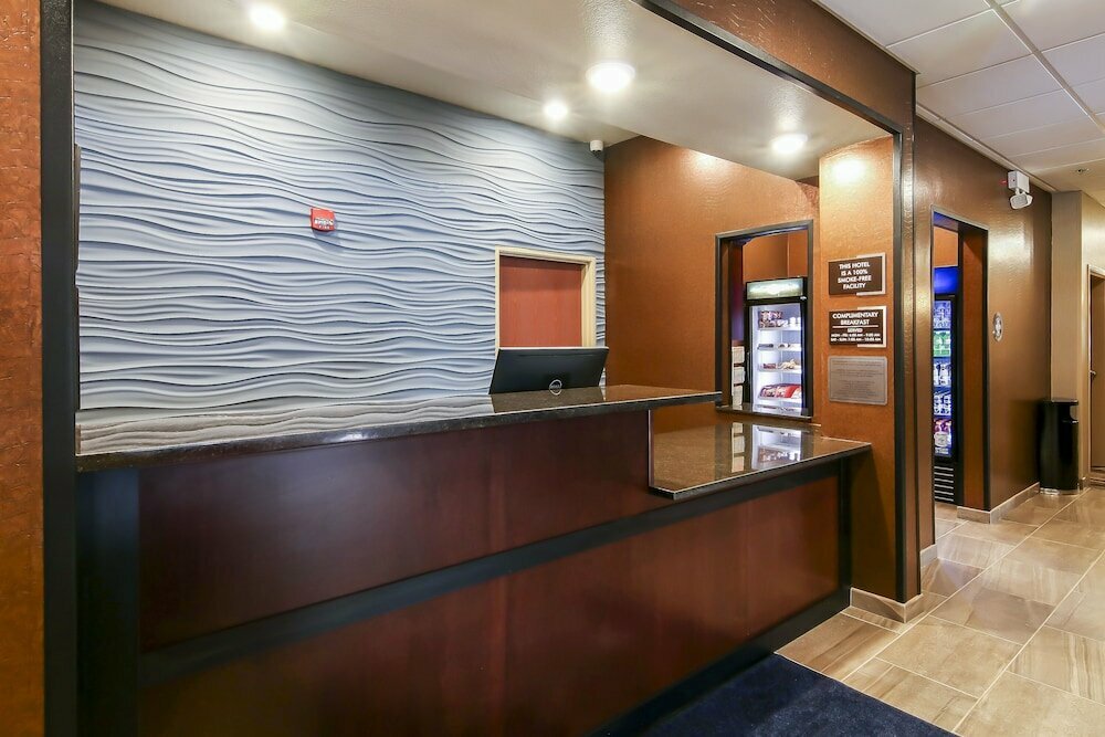 Cobblestone Inn and Suites