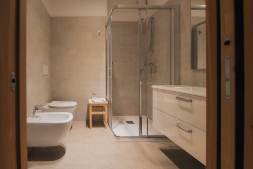 Dolomiti Hotel Cozzio, Забронировать Отель Отели Мадонна-ди-Кампильо с парковкой, рядом с Подъемник Спинале Экспресс, Парковка