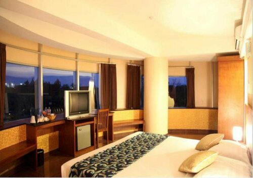 Hotel Oval Surabaya, Book Hotel Wonokromo hotels with breakfast, Breakfasts