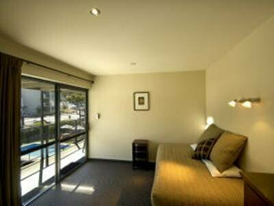 1V Four Seasons Motel, Забронировать Мотель Куинстаун 