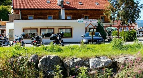 Gasthaus Traube, Book Hotel Hoteller i Tyrol med parkering, Parkering