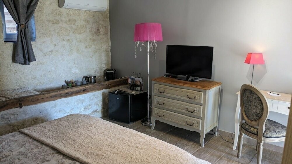 Domaine les Feuillants chambre dhôte et gîte de charme EN Touraine, piscine