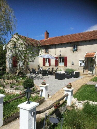 Domaine  Le Petit Moulin, Book Pension Hoteller i Burgund med parkering, Parkering