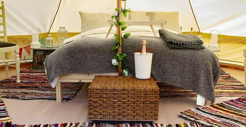 Lloyds Meadow Glamping, Rezervasyon Kamp Alanı Merseyside kamp ve glamping, Kamp Alanı