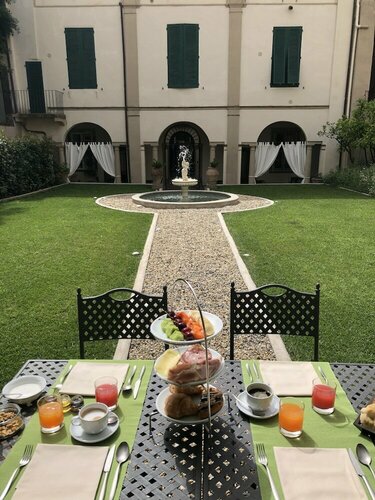 LUCUS Exclusive Bed and Breakfast, Prenota Bed & breakfast Lucca Toscana