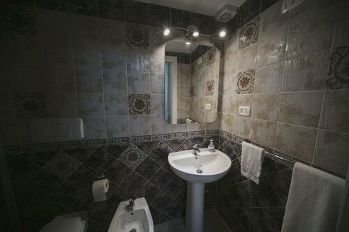 Area Angioina Suites, Забронировать Отель Отели Неаполя с парковкой, рядом с Bourbon Tunnel, Парковка