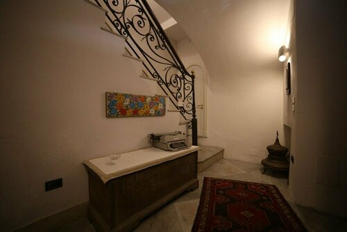 B&B Palazzo Solimena, Забронировать Отель Отели Неаполя с парковкой, рядом с Ospedale degli Incurabili, Парковка