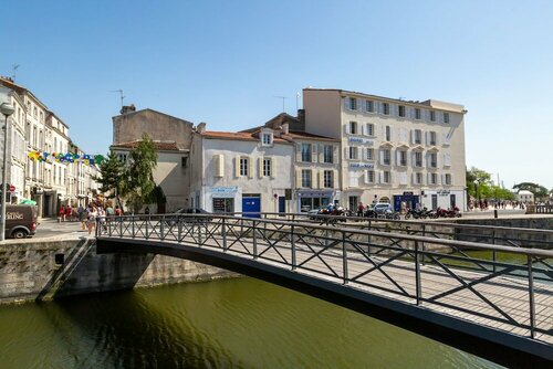 Tour de Nesle La Rochelle Vieux Port 3 etoiles, Забронировать Отель Ла-Рошель Приморская Шаранта