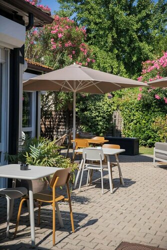 Kyriad Nîmes Ouest A9, Réserver Hôtel Hôtels à Nimes avec piscine, Piscine