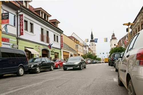 Hotel Barbakan, Varaa Hotelli Trnava 