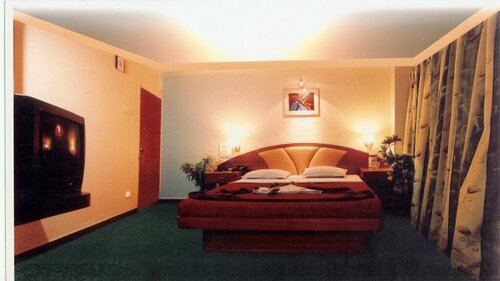 Hotel Radhika Palace, Брондау Қонақ үй Satara 