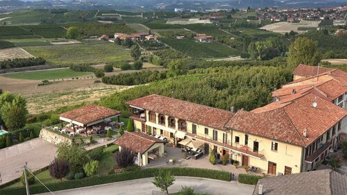 Il Vigneto, Prenota Hotel Hotel 4 stelle a Piemonte, 4*