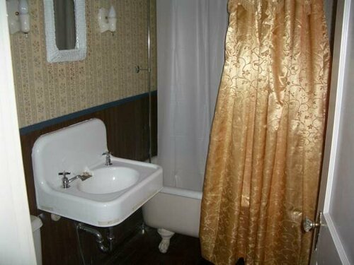 Ubon Thai Victorian Inn & Restaurant, Prenota Hotel Staunton Virginia