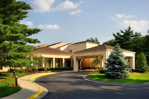 Courtyard by Marriott Lexington North, Забронировать Отель Лексингтон Bourbon Trail Kentucky