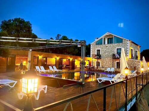 Victoria Hotel and Lounge, Забронировать Отель Фоча Измир