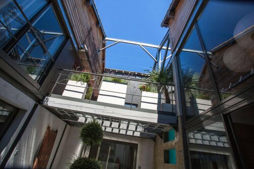 Be Loft B&B Pool & Spa, Забронировать Отель «постель и завтрак» Отели Авиньона с парковкой, рядом с Часовая площадь, Парковка