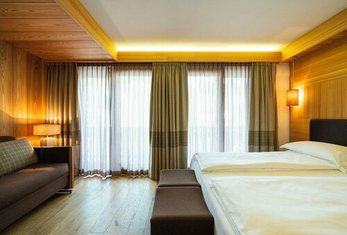 Hotel Larice Suite&Breakfast, Забронировать Отель Отели Ливиньо с парковкой, рядом с Гондольный подъёмник Кассана (нижняя станция), Парковка