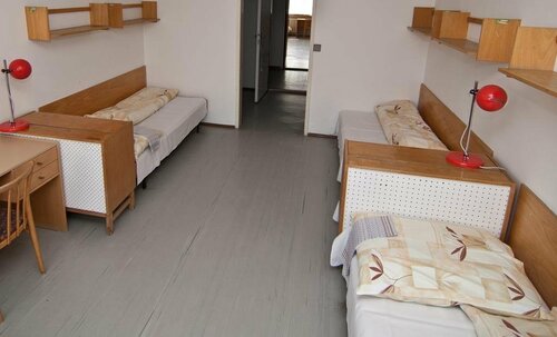 Domov mládeže a školní jídelna Karlovy Vary, Boek Hotel Hotels in Karlsbad met parkeren, Parkeren