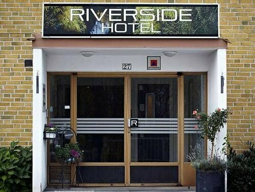 Riverside stay at - Hotel Ängelholm, Prenota Hotel Hotel a Gotaland con parcheggio, Parcheggio