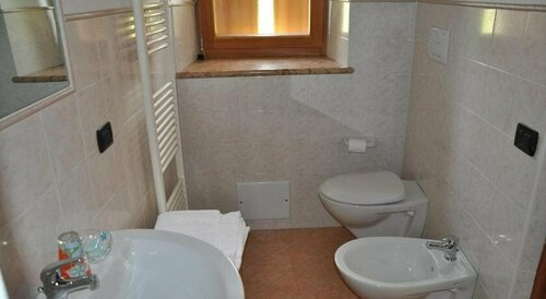 Agriturismo Corte dei Fiori, Забронировать Отель Отели Каприно-Веронезе с парковкой, Парковка