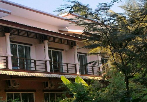 Aple Homestay, Забронировать Отель Отели Ампхава с парковкой, рядом с Amphawa-Chaipattananurak Conservation Project, Парковка