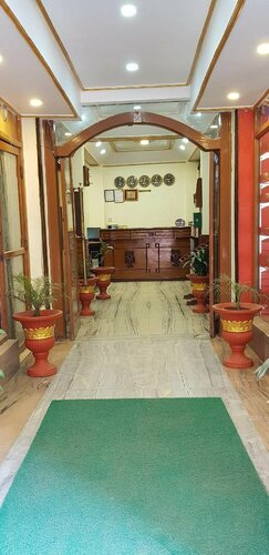 Hotel Cosmic, Забронировать Отель Отели Катманду с парковкой, рядом с Garden of Dreams, Парковка