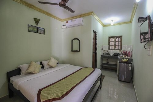 OYO 10728 Home Near Calangute Beach, Забронировать Отель Калангут Северный Гоа